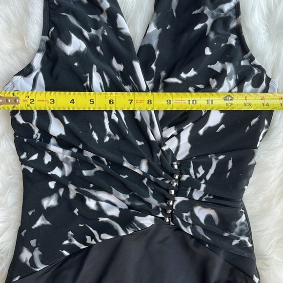NWOT MAGICSUIT Dream State Bindy One Piece Swimsuit Black/White Slimming Size 10 - Picture 9 of 16